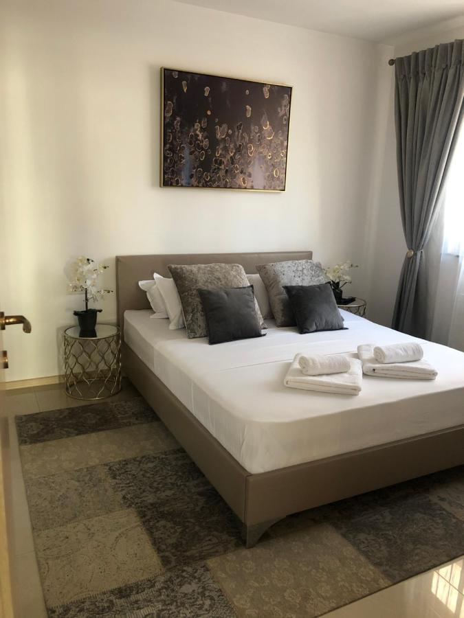 By The Sea Apartment นาโวดาริ ภายนอก รูปภาพ